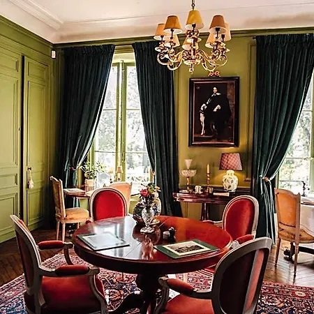 Chateau De Picheny 호텔 3*