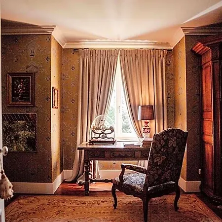 Chateau De Picheny 호텔 3*